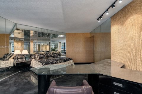 Condo in Miami Beach, Florida, 3 bedrooms  № 2065279 - photo 16