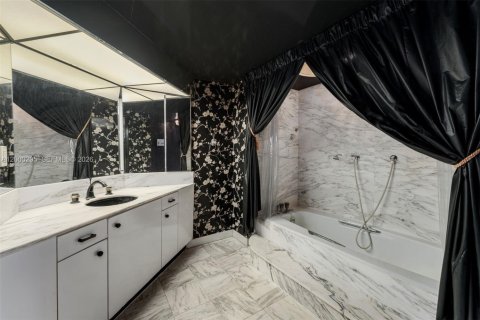 Condo in Miami Beach, Florida, 3 bedrooms  № 2065279 - photo 19
