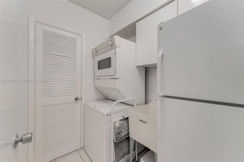Condo in Miami Beach, Florida, 3 bedrooms  № 2065279 - photo 13