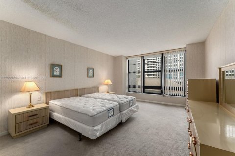 Condo in Miami Beach, Florida, 3 bedrooms  № 2065279 - photo 23