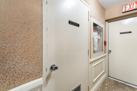 Condo in Miami Beach, Florida, 3 bedrooms  № 2065279 - photo 2