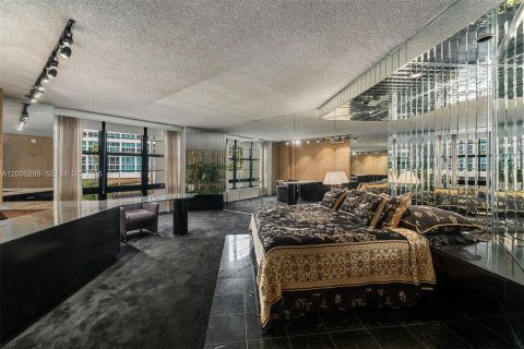 Condo in Miami Beach, Florida, 3 bedrooms  № 2065279 - photo 17