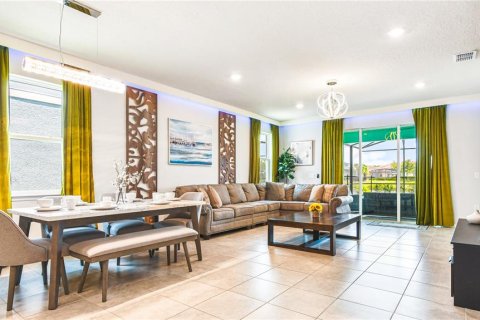 House in Davenport, Florida 7 bedrooms, 293.01 sq.m. № 1522434 - photo 9