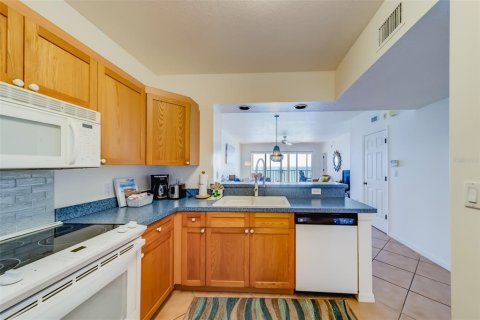 Condominio en alquiler en North Redington Beach, Florida, 2 dormitorios, 114.27 m2 № 1919273 - foto 17