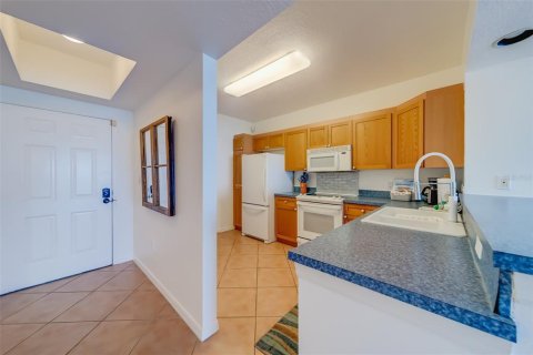 Condominio en alquiler en North Redington Beach, Florida, 2 dormitorios, 114.27 m2 № 1919273 - foto 4