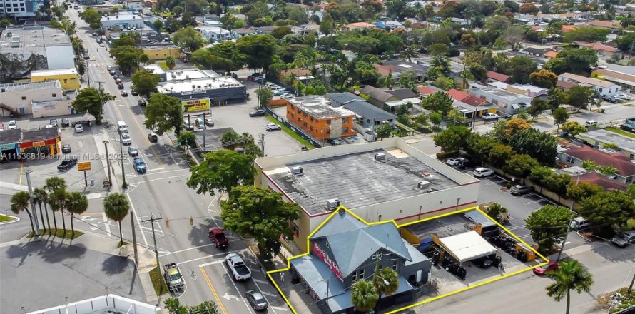 Commercial property in Miami, Florida № 1863846