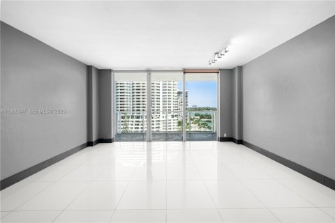 Condo in Miami, Florida  № 2051490 - photo 10
