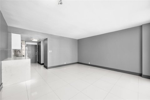 Condo in Miami, Florida  № 2051490 - photo 4