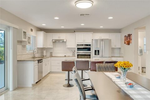House in Orlando, Florida 4 bedrooms, 262.82 sq.m. № 1733347 - photo 12