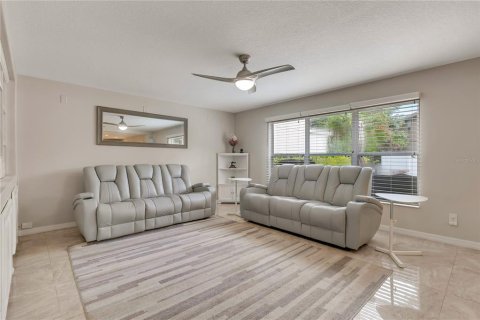 House in Orlando, Florida 4 bedrooms, 262.82 sq.m. № 1733347 - photo 8