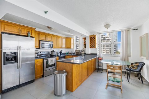Condominio en alquiler en Miami, Florida, 2 dormitorios, 98.94 m2 № 1955388 - foto 7