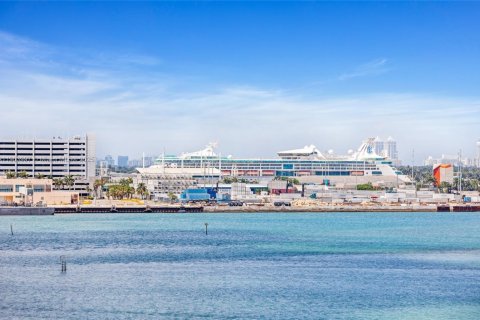 Condominio en alquiler en Miami, Florida, 2 dormitorios, 98.94 m2 № 1955388 - foto 12