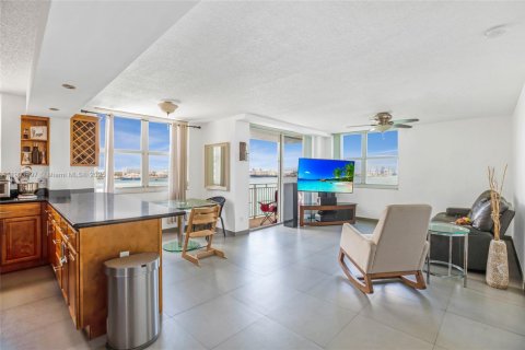 Condominio en alquiler en Miami, Florida, 2 dormitorios, 98.94 m2 № 1955388 - foto 5