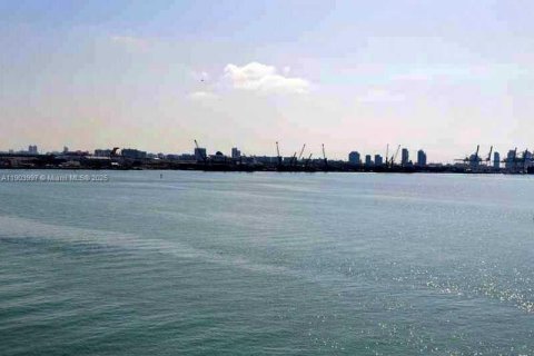 Condominio en alquiler en Miami, Florida, 2 dormitorios, 98.94 m2 № 1955388 - foto 14