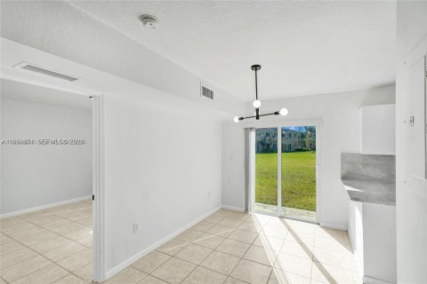 Apartamento en alquiler en Homestead, Florida, 3 dormitorios, 111.11 m2 № 2060882 - foto 5