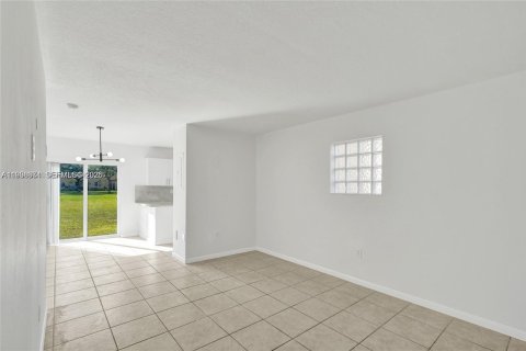 Apartamento en alquiler en Homestead, Florida, 3 dormitorios, 111.11 m2 № 2060882 - foto 7