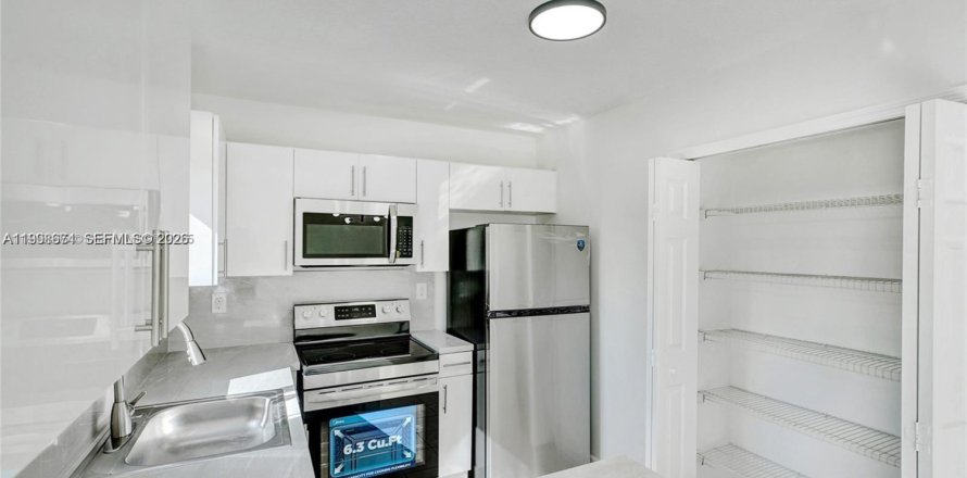 Apartamento en Homestead, Florida 3 dormitorios, 111.11 m2 № 2060882