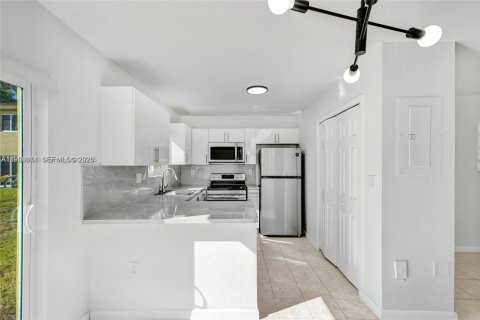 Apartamento en alquiler en Homestead, Florida, 3 dormitorios, 111.11 m2 № 2060882 - foto 2