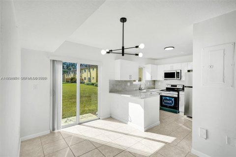 Apartamento en alquiler en Homestead, Florida, 3 dormitorios, 111.11 m2 № 2060882 - foto 4