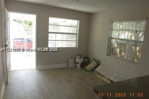 Villa ou maison à vendre à Miami, Floride: 3 chambres, 75.81 m2 № 2018649 - photo 6