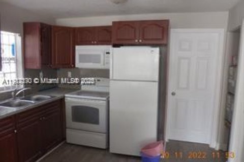 Villa ou maison à vendre à Miami, Floride: 3 chambres, 75.81 m2 № 2018649 - photo 5