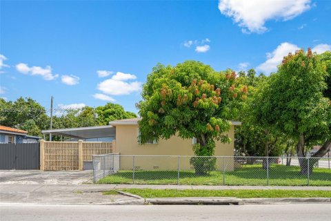 Villa ou maison à vendre à Hialeah, Floride: 3 chambres, 100.33 m2 № 2276750 - photo 4