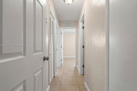 Villa ou maison à vendre à Hialeah, Floride: 3 chambres, 100.33 m2 № 2276750 - photo 17