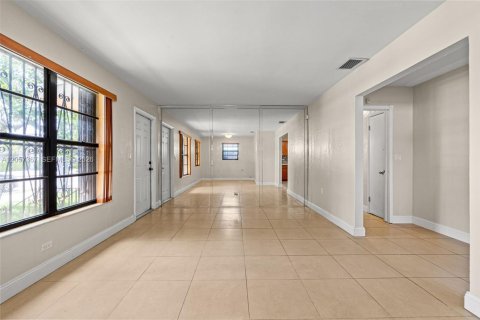 Villa ou maison à vendre à Hialeah, Floride: 3 chambres, 100.33 m2 № 2276750 - photo 11