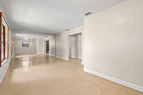 Villa ou maison à vendre à Hialeah, Floride: 3 chambres, 100.33 m2 № 2276750 - photo 10