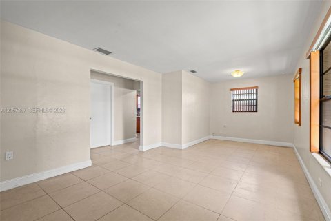 Villa ou maison à vendre à Hialeah, Floride: 3 chambres, 100.33 m2 № 2276750 - photo 6