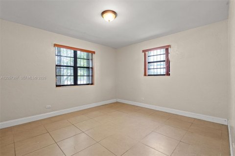 Villa ou maison à vendre à Hialeah, Floride: 3 chambres, 100.33 m2 № 2276750 - photo 21