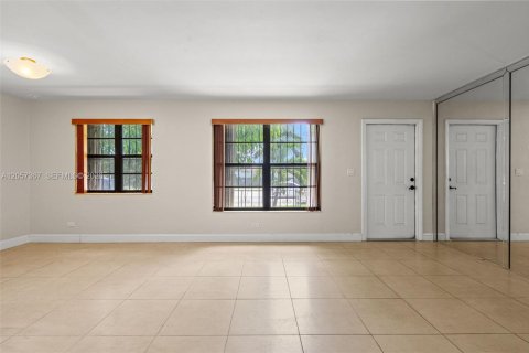 Villa ou maison à vendre à Hialeah, Floride: 3 chambres, 100.33 m2 № 2276750 - photo 8