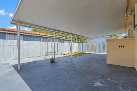 Villa ou maison à vendre à Hialeah, Floride: 3 chambres, 100.33 m2 № 2276750 - photo 30