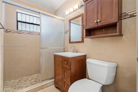 Villa ou maison à vendre à Hialeah, Floride: 3 chambres, 100.33 m2 № 2276750 - photo 20