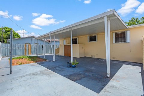 Villa ou maison à vendre à Hialeah, Floride: 3 chambres, 100.33 m2 № 2276750 - photo 28