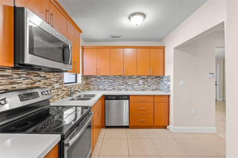 Villa ou maison à vendre à Hialeah, Floride: 3 chambres, 100.33 m2 № 2276750 - photo 16
