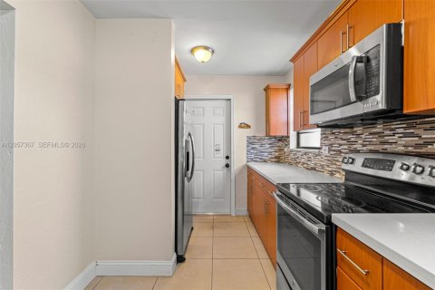 Villa ou maison à vendre à Hialeah, Floride: 3 chambres, 100.33 m2 № 2276750 - photo 15