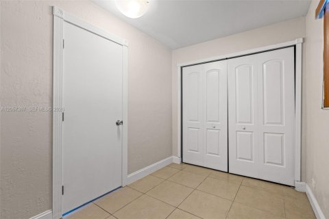 Villa ou maison à vendre à Hialeah, Floride: 3 chambres, 100.33 m2 № 2276750 - photo 24