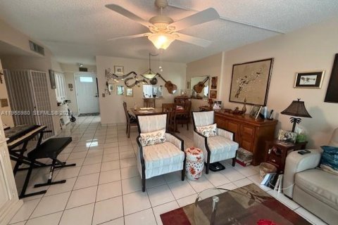 Copropriété à vendre à Dania Beach, Floride: 2 chambres, 106.28 m2 № 2010722 - photo 17