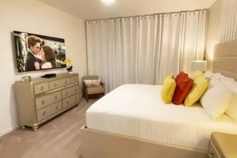 Casa en venta en Kissimmee, Florida, 6 dormitorios, 331.38 m2 № 2195451 - foto 3