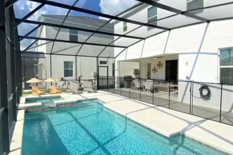 Casa en venta en Kissimmee, Florida, 6 dormitorios, 331.38 m2 № 2195451 - foto 23