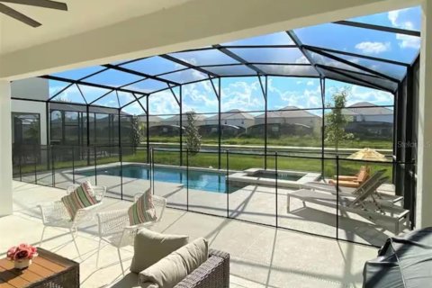 Casa en venta en Kissimmee, Florida, 6 dormitorios, 331.38 m2 № 2195451 - foto 25