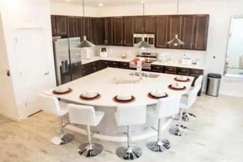 Casa en venta en Kissimmee, Florida, 6 dormitorios, 331.38 m2 № 2195451 - foto 7