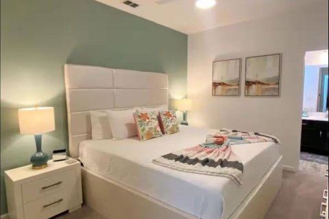 Casa en venta en Kissimmee, Florida, 6 dormitorios, 331.38 m2 № 2195451 - foto 6