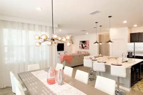Casa en venta en Kissimmee, Florida, 6 dormitorios, 331.38 m2 № 2195451 - foto 5