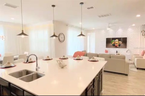 Casa en venta en Kissimmee, Florida, 6 dormitorios, 331.38 m2 № 2195451 - foto 8