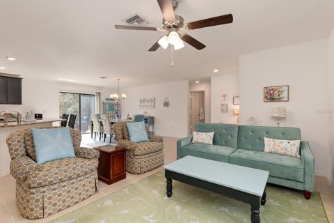 Villa ou maison à vendre à North Port, Floride: 3 chambres, 136.01 m2 № 2400260 - photo 5
