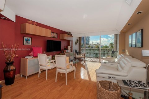 Copropriété à vendre à North Bay Village, Floride: 1 chambre, 87.33 m2 № 1950092 - photo 6
