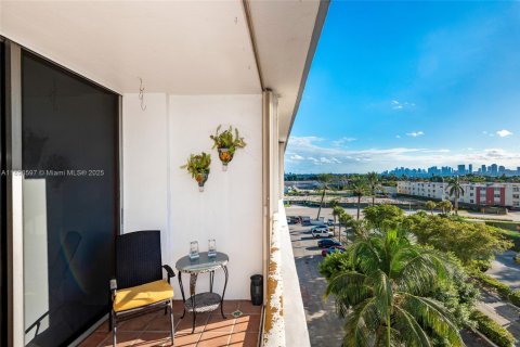 Copropriété à vendre à North Bay Village, Floride: 1 chambre, 87.33 m2 № 1950092 - photo 25