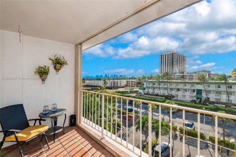 Copropriété à vendre à North Bay Village, Floride: 1 chambre, 87.33 m2 № 1950092 - photo 24